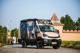 再来一个狠货！卫航推出依维柯欧胜4驱美洲虎越野房车图片