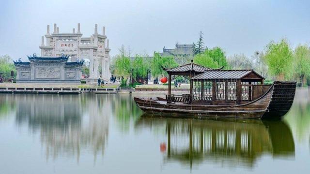 明清四大名镇，其中三镇变城，一镇还是镇，该镇为何没发展起来？