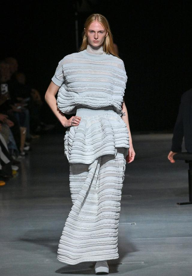 Cfcl 透明如玻璃, 编织着理念, 衣服亦是工具