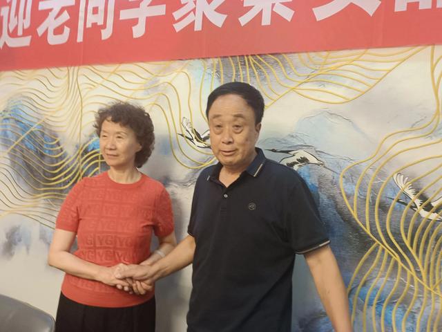 同学聚会秦安品蜜桃