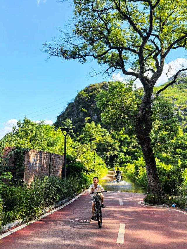 桂林：乐骑青山绿水间！