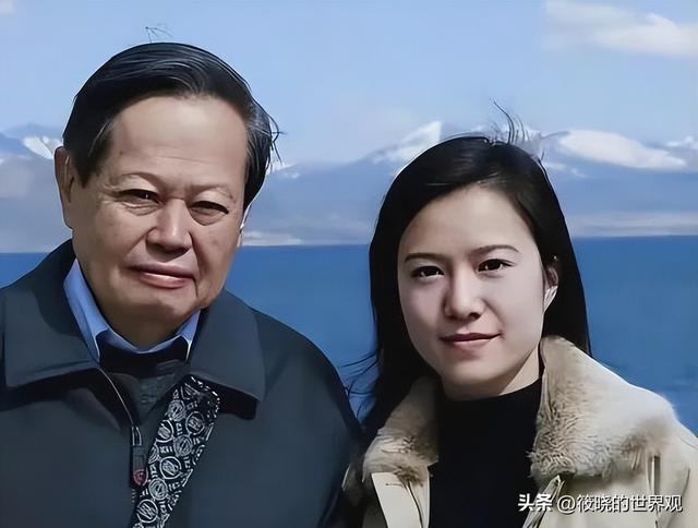 49岁的翁帆也没想到，杨振宁去世后，竟因一个举动实现口碑暴涨