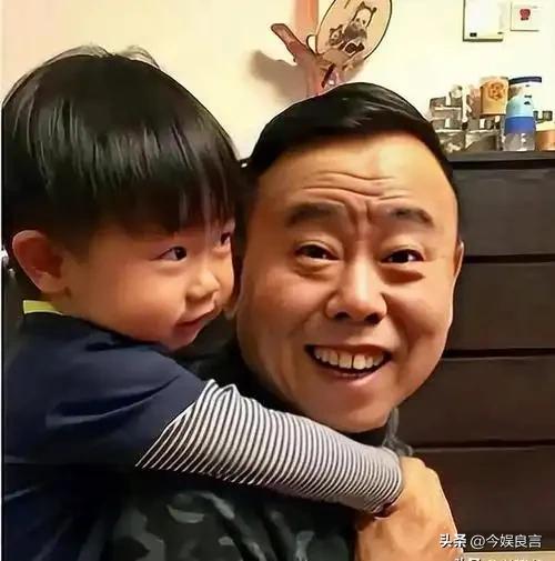 全家移民真相大白2年，享正师级待遇的潘长江，已走上另一条大道