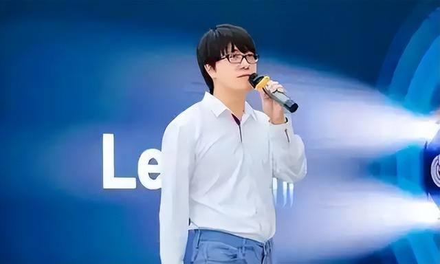 中国天才被美200万“挖走”，毕业就回国，如今出手就是世界第一