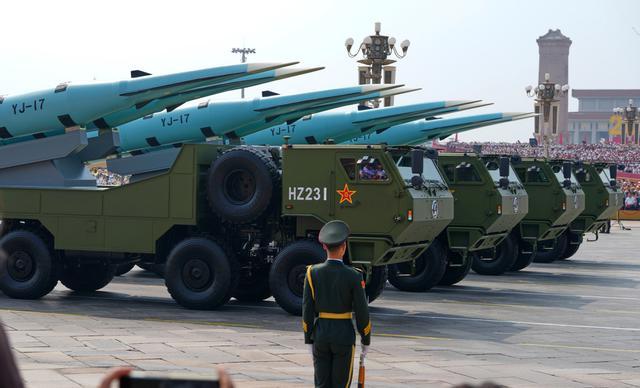 看完中国阅兵后，特朗普以三军统帅的身份，向美军下了两道命令
