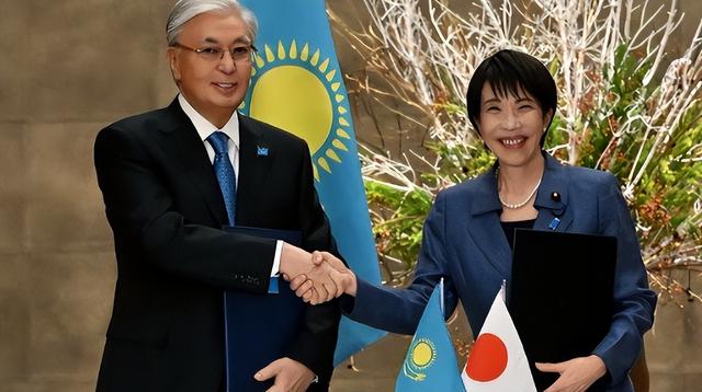 日本天皇亲自出山，对中国的反击正式开始	，高市早苗憋出了一妙计