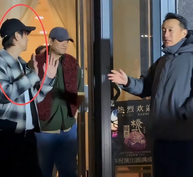 世上没后悔药？无妻无子	、与保姆相伴的何炅，走上了另外一条道路