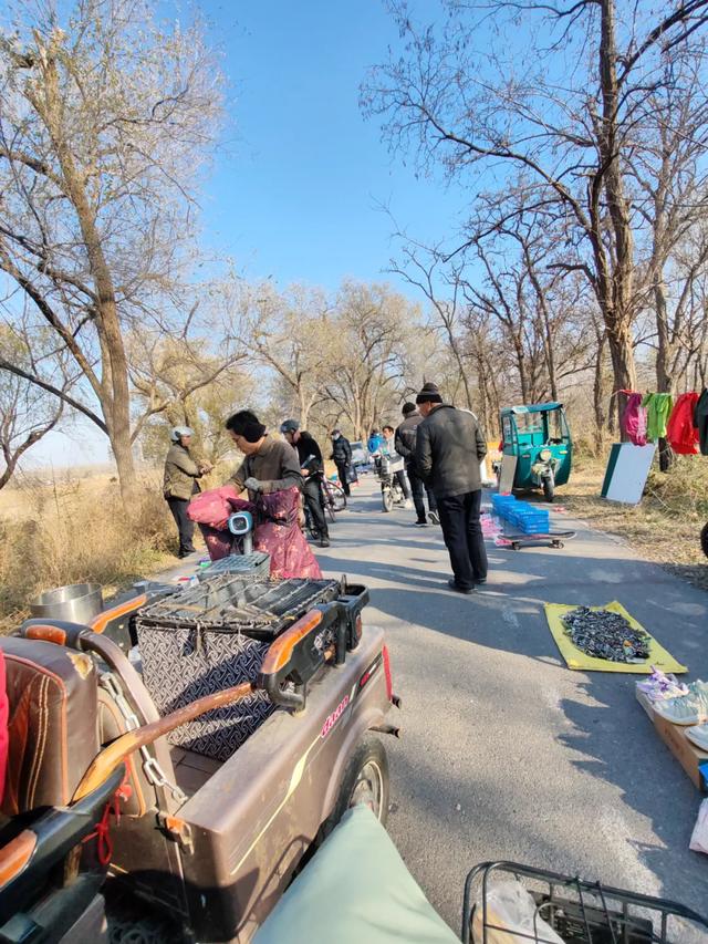 记录德州:岔河河堤上的大集,人山人海,异常热闹