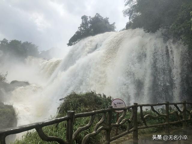 原本以为德天瀑布够震撼了，直到去了三叠岭瀑布