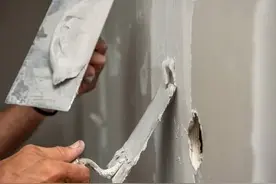 装修刮腻子怎么做才是正确的？师傅详细解说，学会不花冤枉钱图片