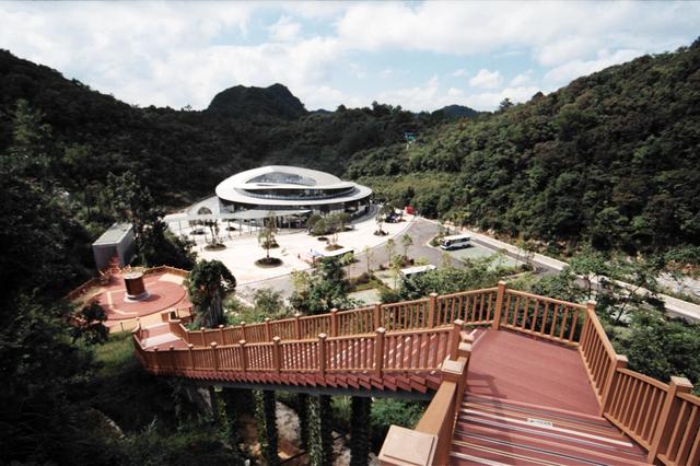 贵州看中国天眼，30个足球场大，超美国最大望远镜阿雷西博10倍