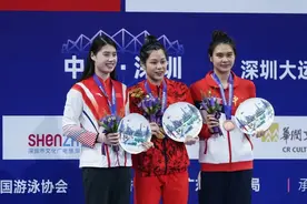 全国游泳冠军赛，余依婷一日摘双金图片