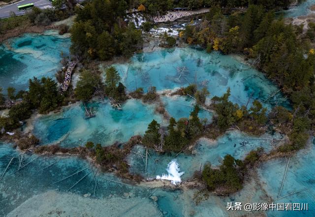 四川阿坝：金秋九寨美如画