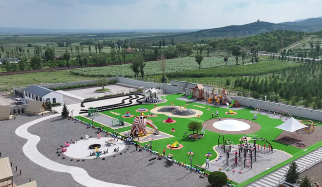 明长城 游乐场 露营……旅游公路已经到这种程度了吗