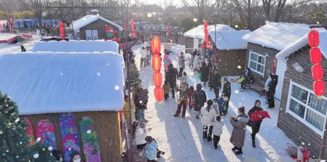 郑州“狗熊岭雪乡	”开业3天狂揽700多条差评：“棉花假雪、稀泥