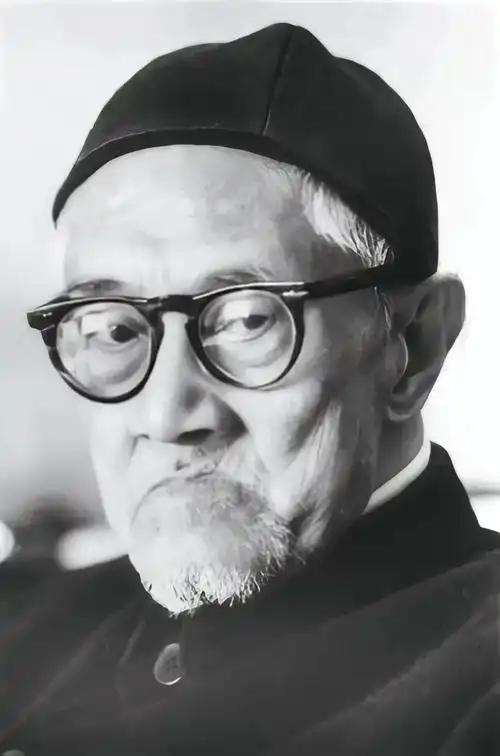 新中国成立，他准备去北京当官，半路才想起自己是汉奸，连夜南逃