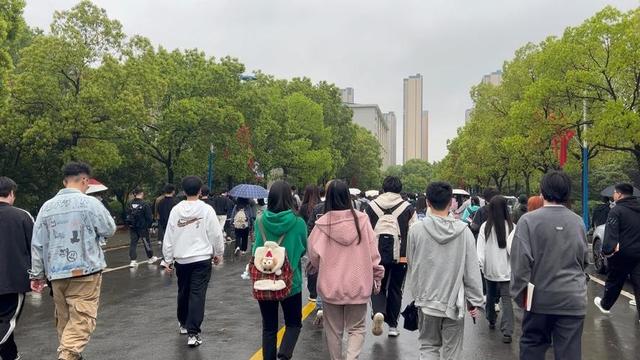 AI大佬被挖？美国开展人才集结，不惜2亿挖走人才