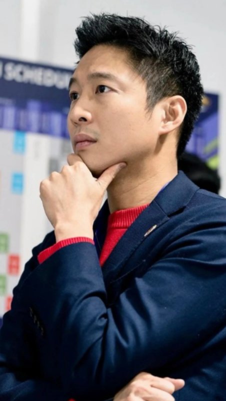 霍启山新恋情曝光不到1天，女方身份被扒光，整个霍家坐不住了！