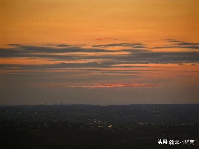 开车直上山顶，蓝田最佳纳凉吹风观山景的地方，看落日夕阳，真美