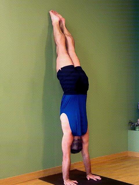 “倒立	”是最高级的保养	，4步教你学会手倒立，让你年轻10岁！