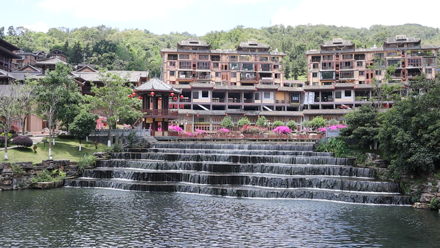 云南宝藏森林城市，温泉瀑布，苗寨古村，昆明动车直达