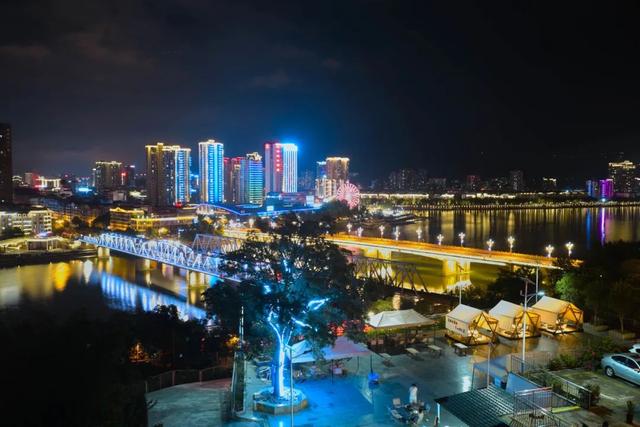 河西街道：说这里是广元夜景天花板 不过分吧