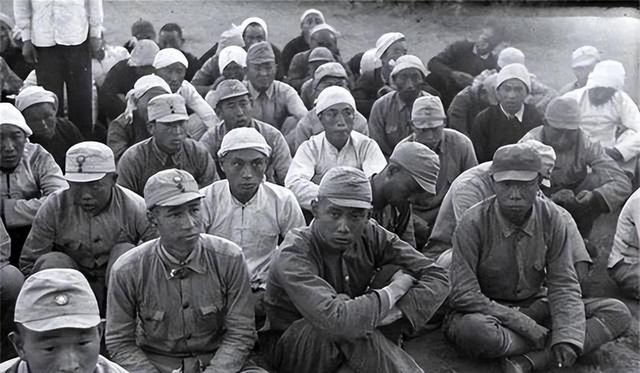 老蒋临死都想不到，最大的卧底不是吴石，而是天天陪他开会的他!