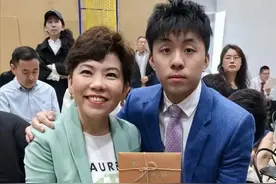 邓亚萍18岁儿子高大俊朗！帅得漫不经心，不被看好当职业运动员图片