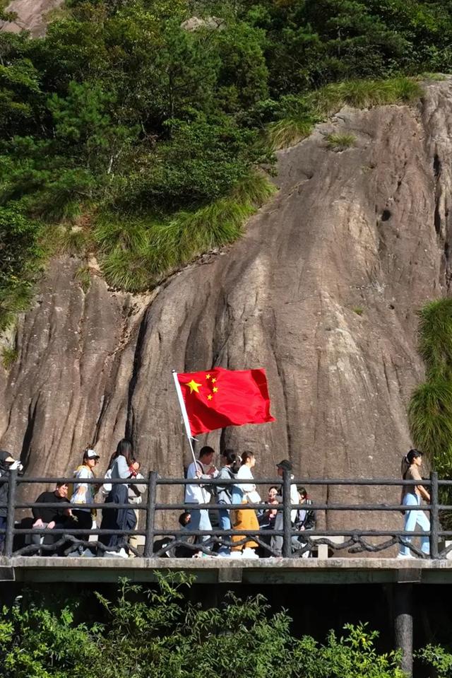 从夏到秋，九华山花台这条“天路”竟藏着皖南最清凉的诗