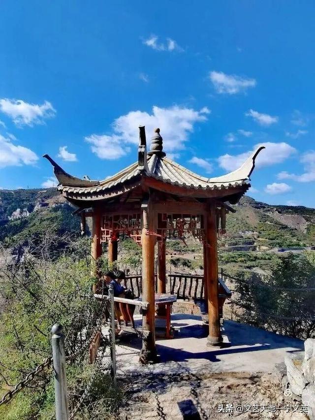 山西河津梯子崖攀可登天