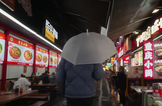 法国小伙第一次来中国旅行震惊不已，直呼自己来到了“假中国”！