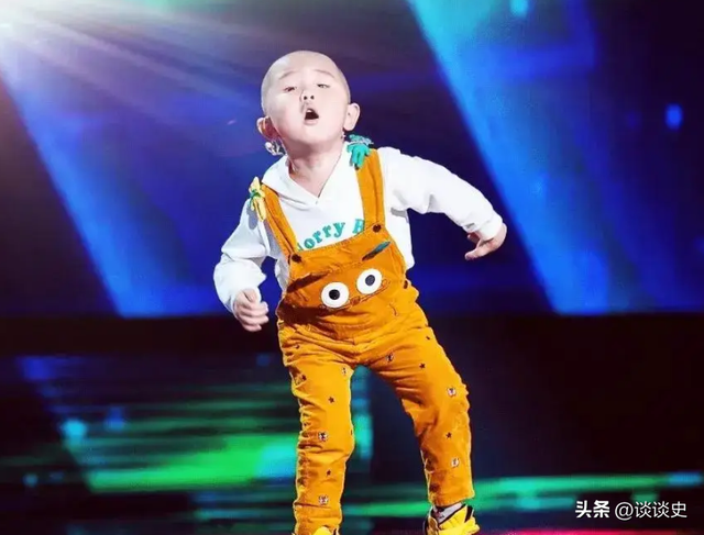 3岁上央视，5岁登春晚	，7岁就年薪百万，没想到现在却成了这样子
