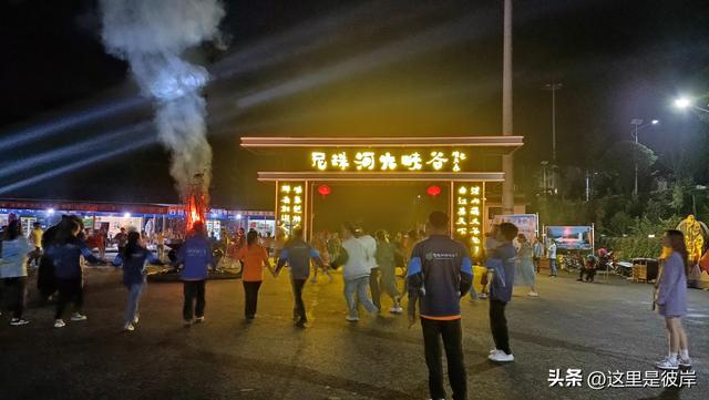 带着老爸乘宣威客运巴士去尼珠河大峡谷