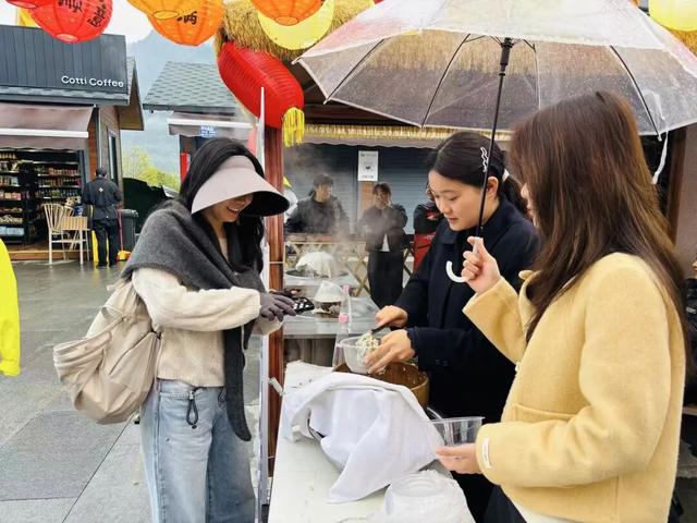 品社饭、赏花神、放纸鸢：大峡谷清明踏青活动解锁土家春日新体验