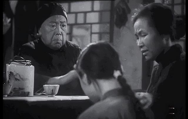 旧社会的老鸨有多狠？窑子里的姑娘，被老鸨变着花样的折磨