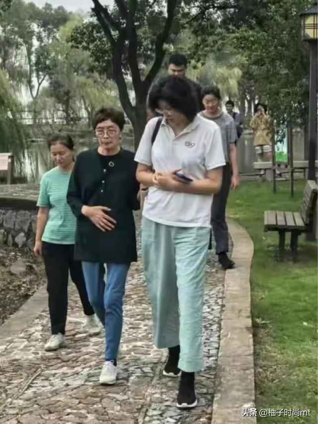 姚明16岁女儿打扮好成熟！随父母大高个，身高超1米9