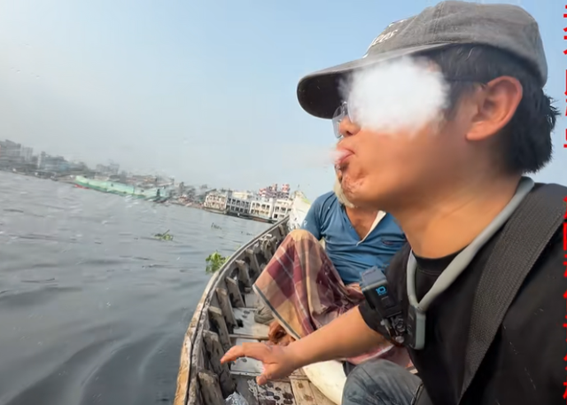 恒河水不能随便喝！中国小伙挑战后，当场呕吐不止，吐槽嘴像粪坑