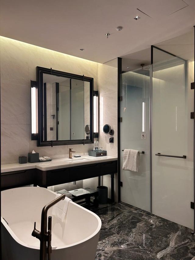 酒店枕头为啥越睡越上瘾？住客为之疯狂，打电话求同款，内幕曝光