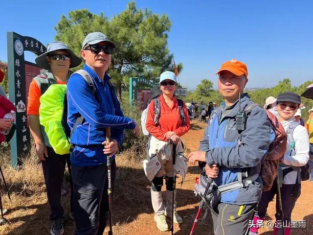走石林仙女湖、观雷打石石林,徒步穿越绵延石林间,我们惊叹不已