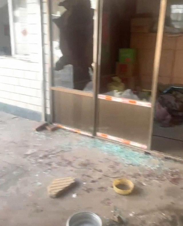 山西摔犬反杀案，律师一句话问住法官：天黑时，你还敢去现场吗？