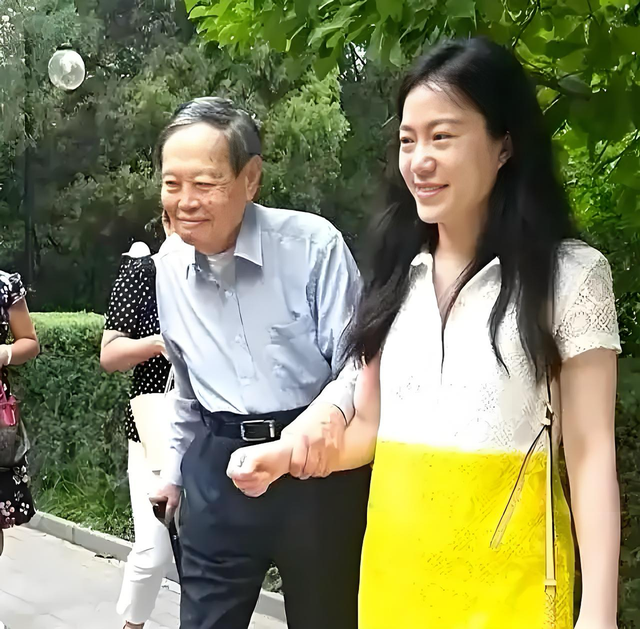 翁帆没有孩子、没有家产，但为什么说她才是真正的赢家？