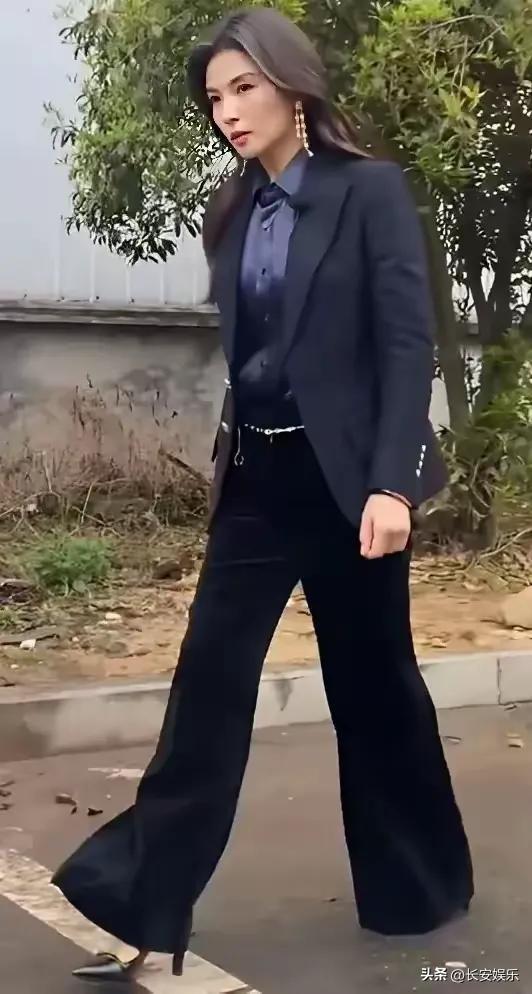 47岁的刘涛被偶遇，真实容颜是这样的，没有网上说的那么漂亮
