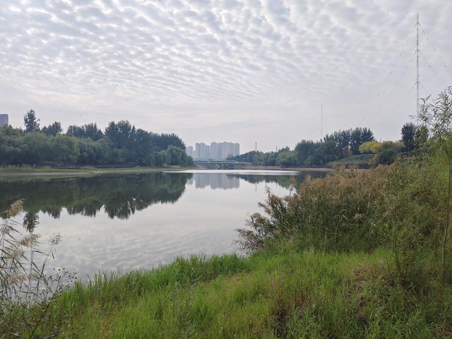 徒步穿越西流湖，赏秋正当时