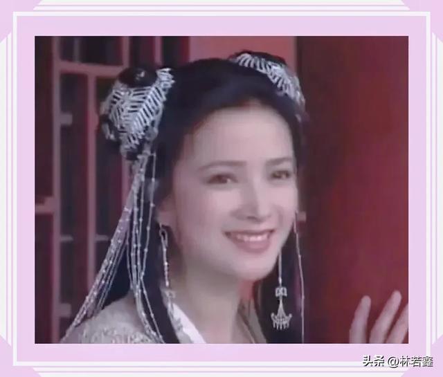 何晴葬礼上黑衣人不是许亚军，他在国外陪小儿子，黑衣人身份曝光