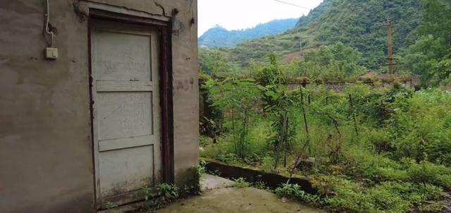 贵州大山里的荒废军工厂，5000人投入三线建设，星光球场很酷炫