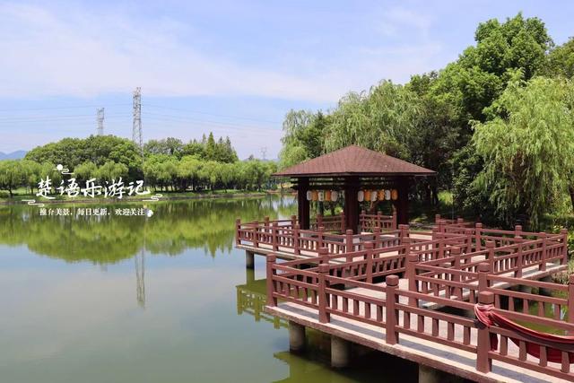 浙江宁波这个古村不靠山，却有浓郁的江南水乡意境，成为休闲胜地