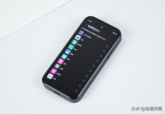 国产4英寸“小屏手机”简评：搭载8核处理器，还支持遥控家电