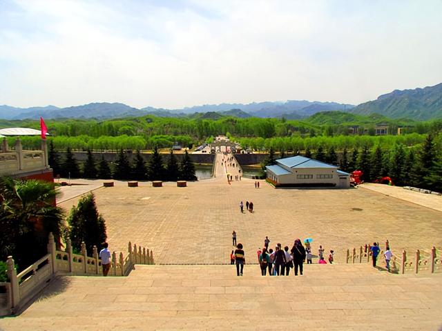 河南旅游：观中原大佛 赏神奇尧山纪行（图）