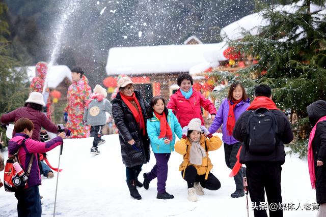 贵州六盘水：“南国雪乡”吸引各地游客打卡感受冬日浪漫与激情