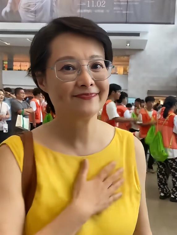 70岁晚节不保！袁立不再隐瞒，张国立丑闻曝光，该慌的不止李红